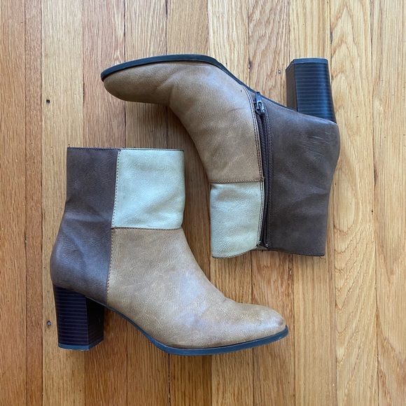 Vintage Shoes - Y2K tan patchwork heeled bootie size 10
